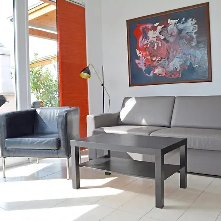 Spacious House With Enclosed Garden In *