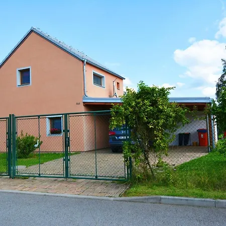 Spacious House With Enclosed Garden In Dom wakacyjny