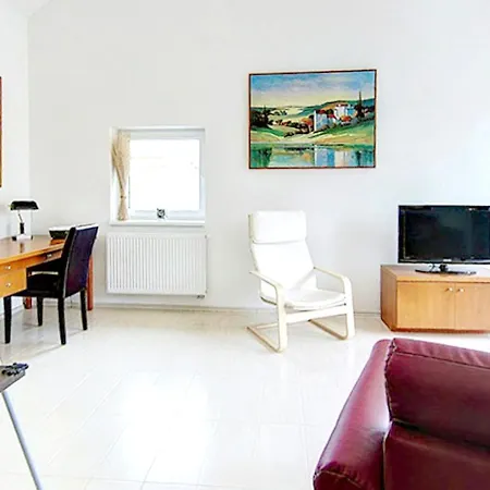 Dom wakacyjny Spacious House With Enclosed Garden In Lomnice nad Lužnicí
